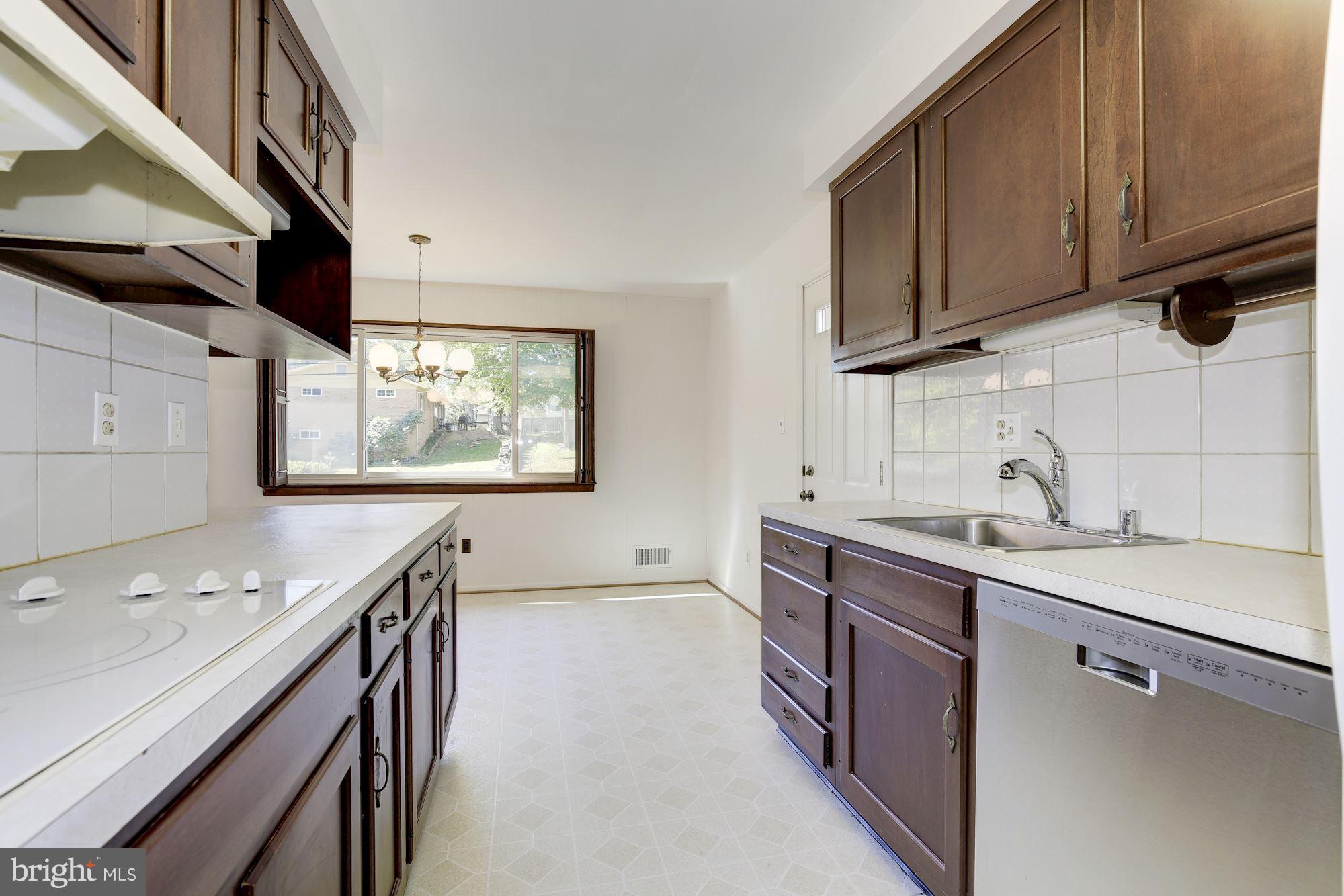 9621 McAlpine Road Silver Spring, MD 20901 - Photo 4 of 30 Kitchen
