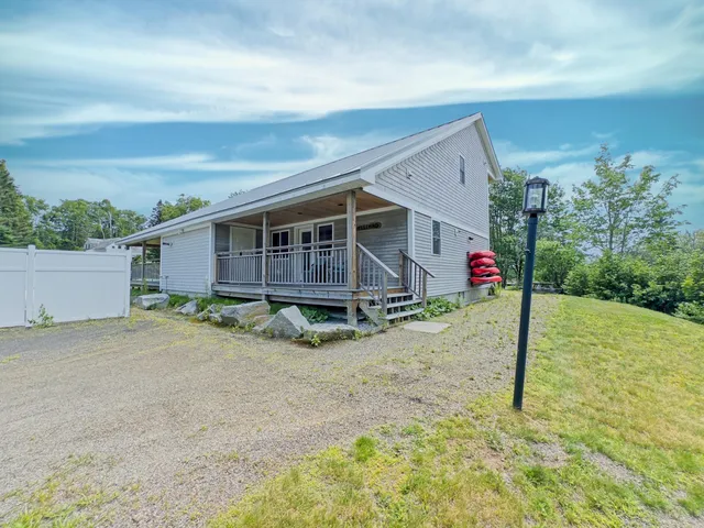 $799,000 | 19 Crescent Beach Road, Owls Head, ME 04854