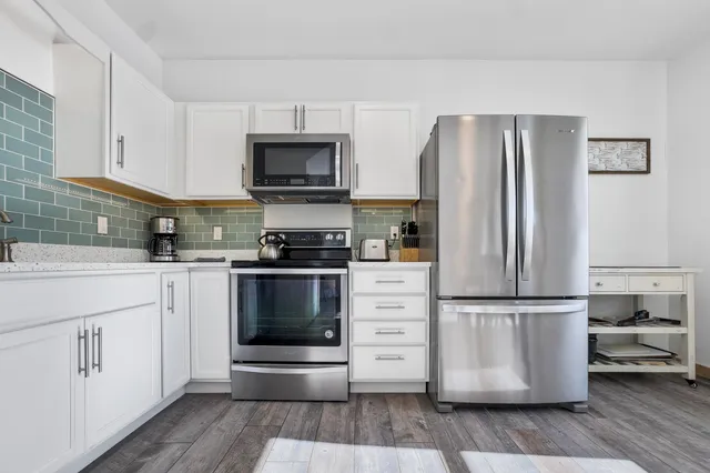 $799,000 | 19 Crescent Beach Road, Owls Head, ME 04854