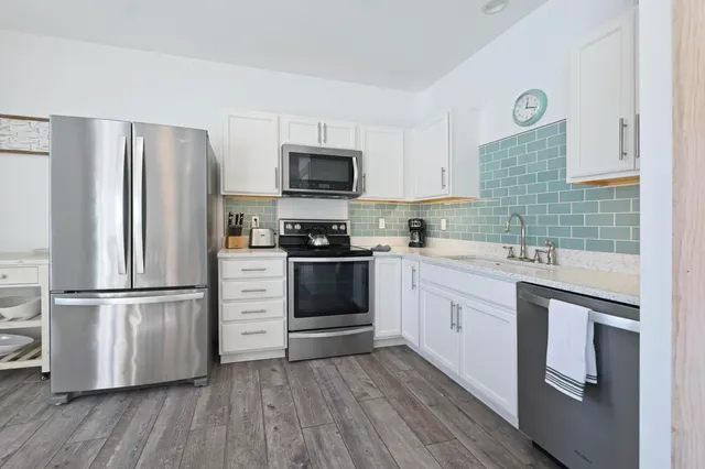 $799,000 | 19 Crescent Beach Road, Owls Head, ME 04854