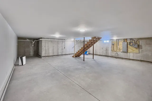 $799,000 | 19 Crescent Beach Road, Owls Head, ME 04854