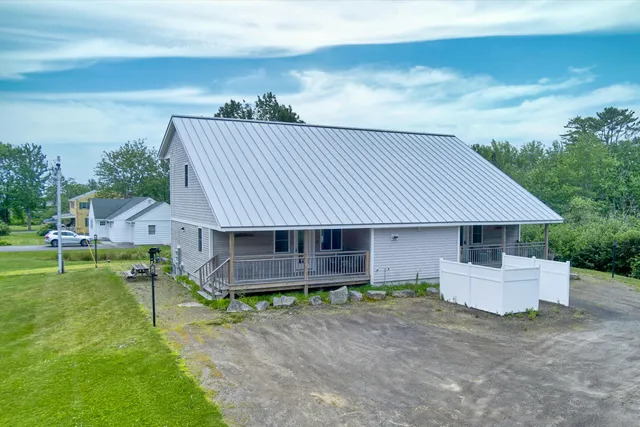 $799,000 | 19 Crescent Beach Road, Owls Head, ME 04854