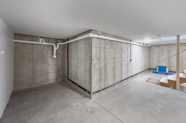 $799,000 | 19 Crescent Beach Road, Owls Head, ME 04854