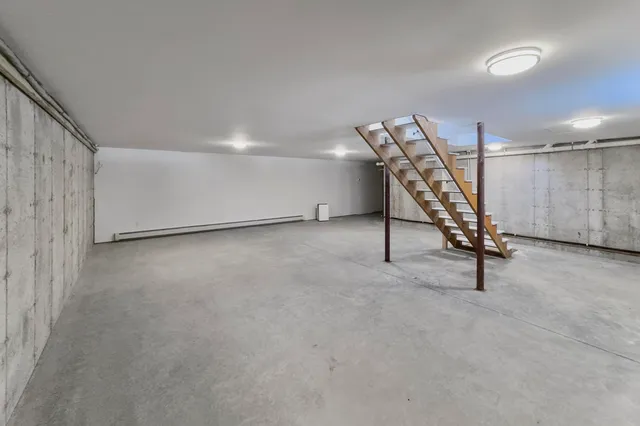 $799,000 | 19 Crescent Beach Road, Owls Head, ME 04854