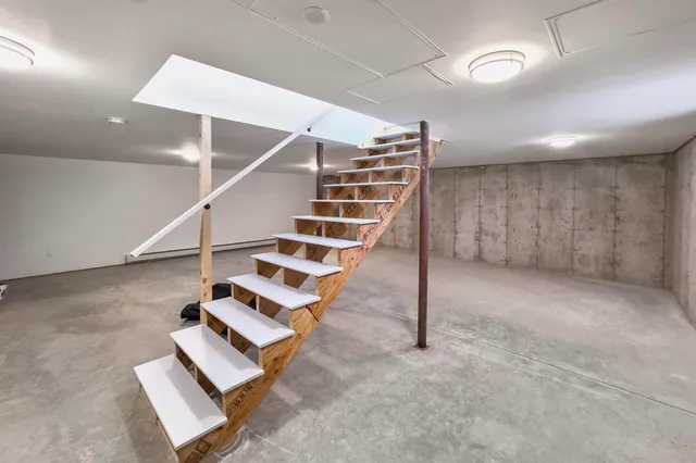 $799,000 | 19 Crescent Beach Road, Owls Head, ME 04854