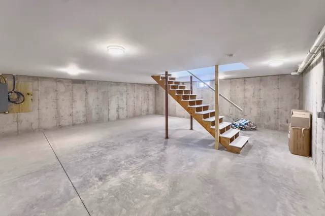 $799,000 | 19 Crescent Beach Road, Owls Head, ME 04854