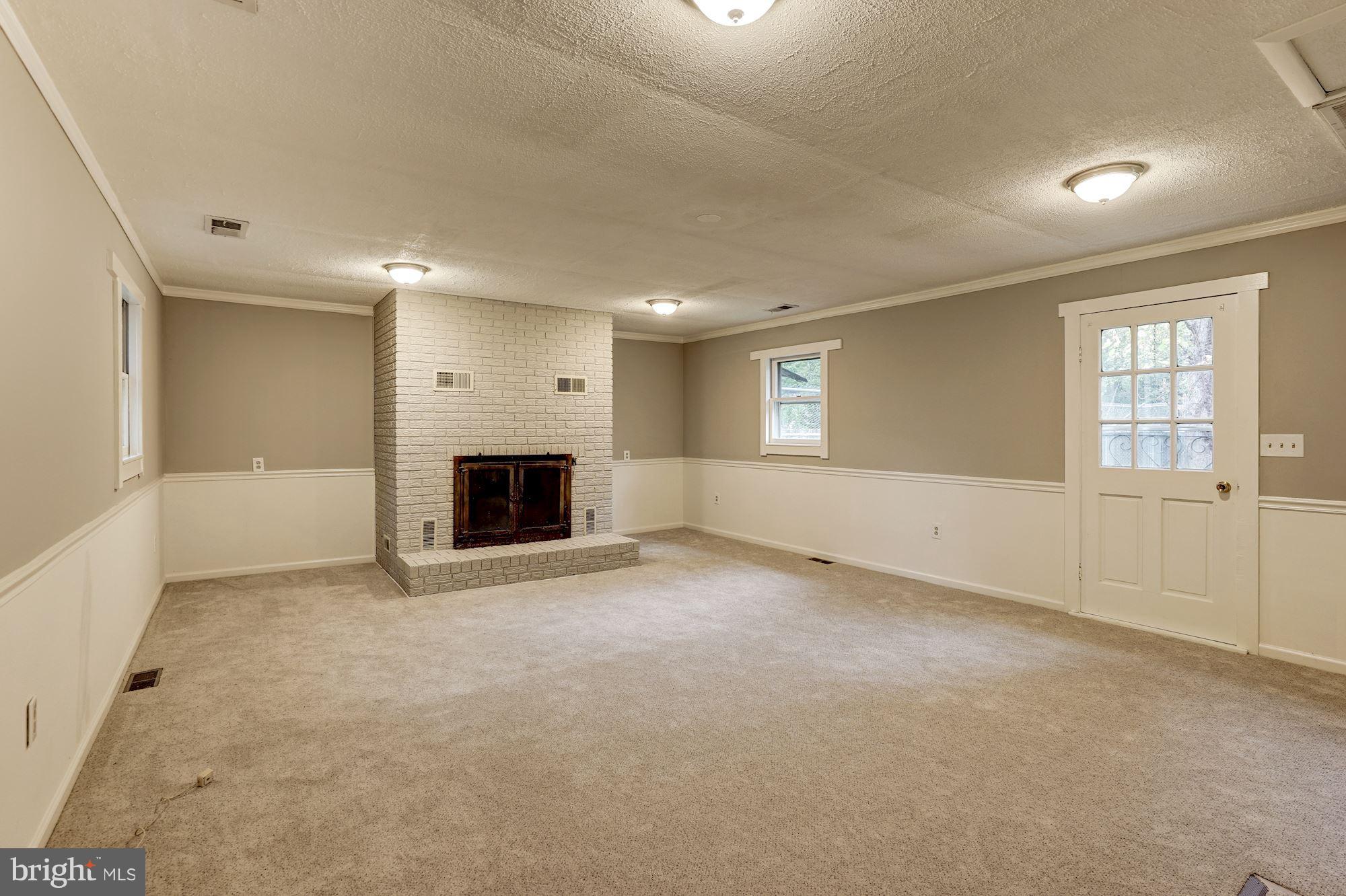10601 Gunston Road Lorton, VA 22079 - Photo 13 of 29 Family Room