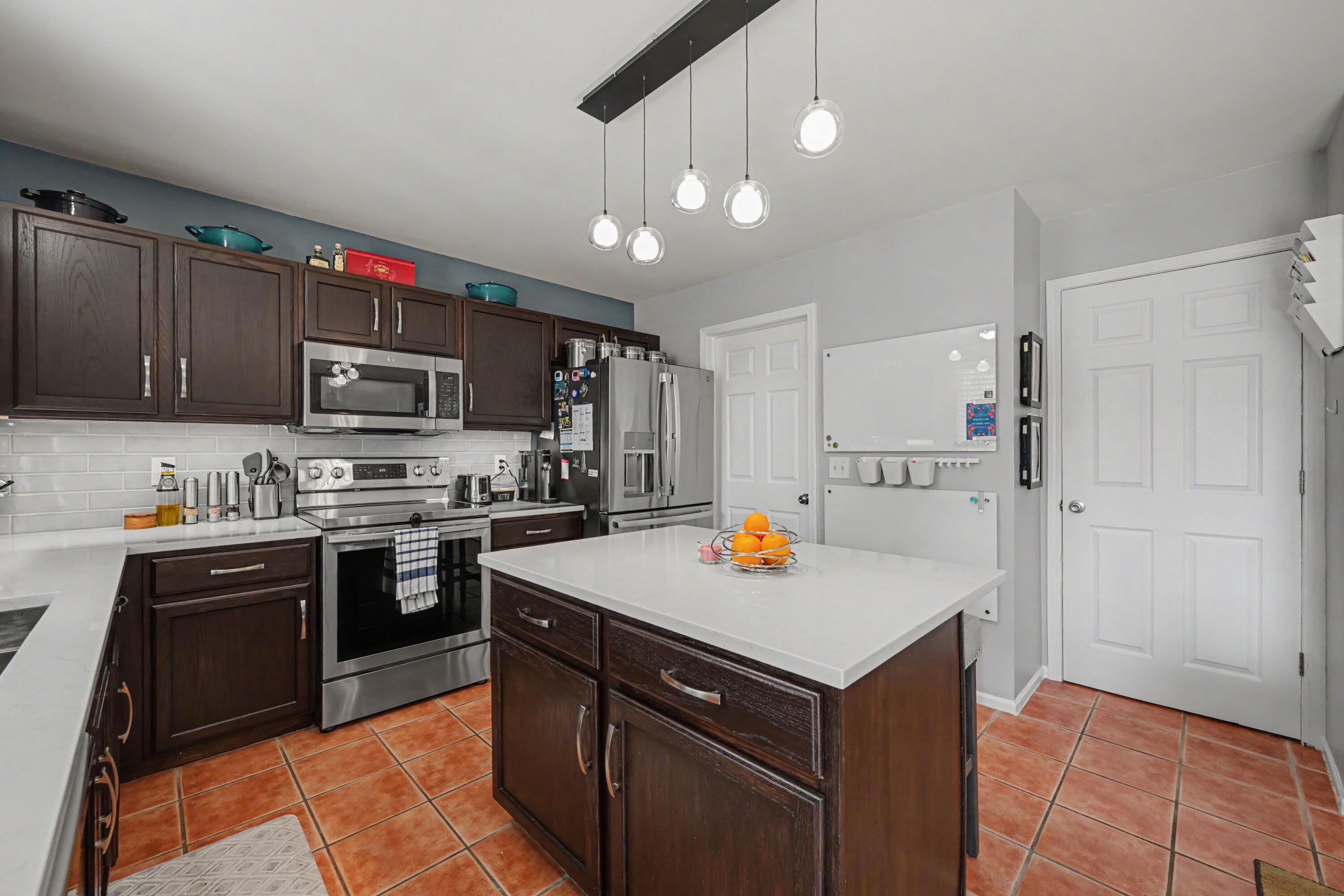 6059 Mapleview Lane Ypsilanti, MI 48197 - Photo 14 of 43 13 kitchen