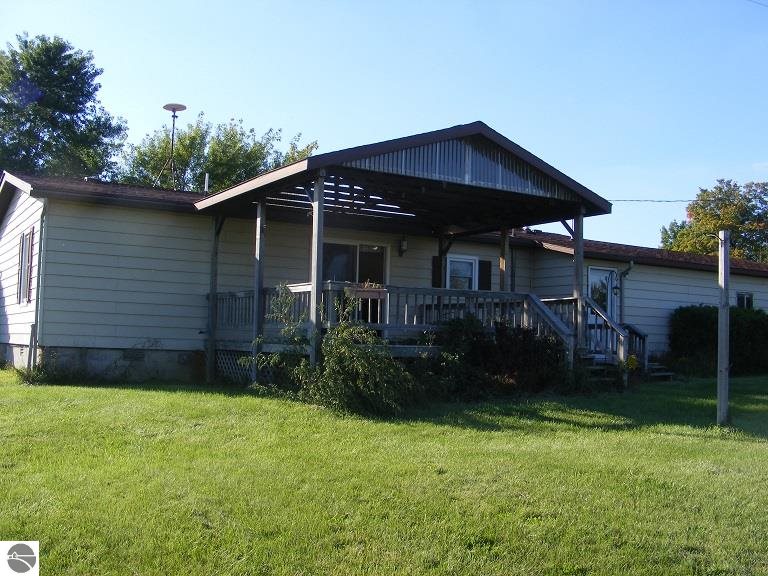 7755 Blackmer Road Carson City, MI 48811 - Photo 4 of 20 1790759-3.JPG
