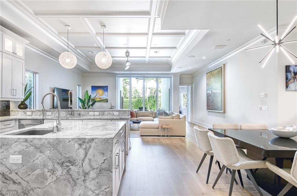 565 Fairway Terrace Naples, FL 34103 - Photo 3 of 39