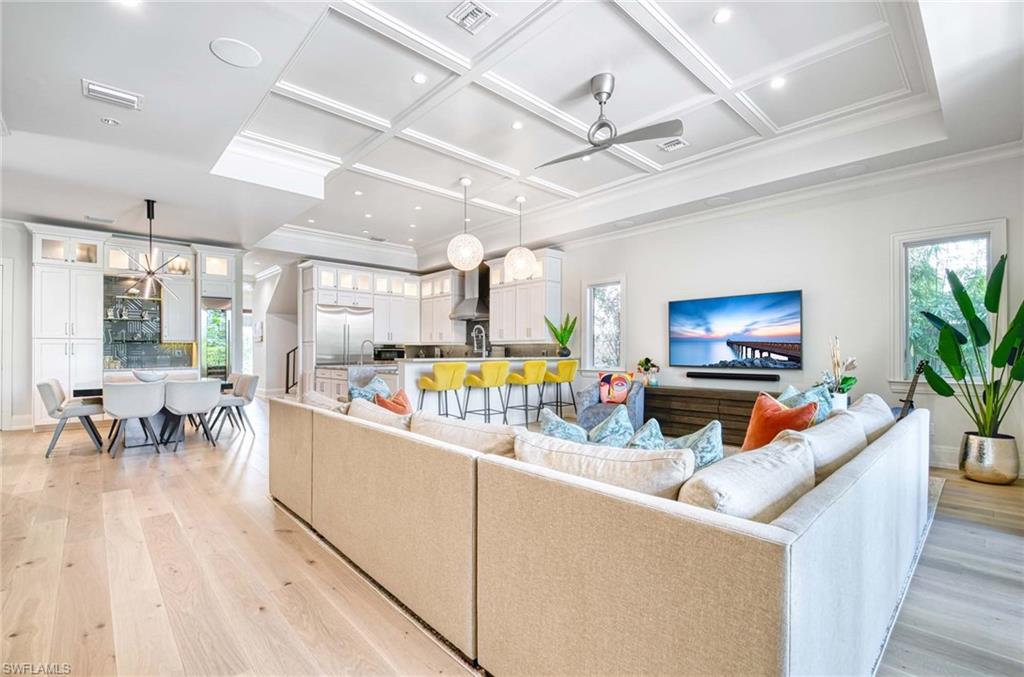 565 Fairway Terrace Naples, FL 34103 - Photo 10 of 39