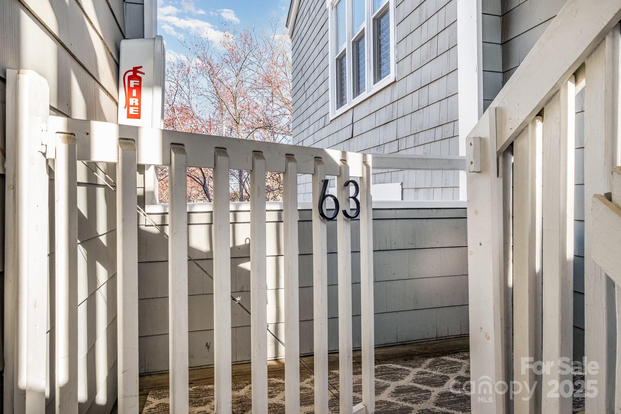 433 West 8th Street Charlotte, NC 28202 - Photo 2 of 25 a view of a street with a building