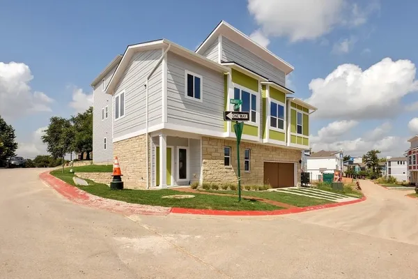 $2,795 | 2017 Warely Lane, Austin, TX 78741