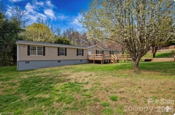 front view of house with a yard