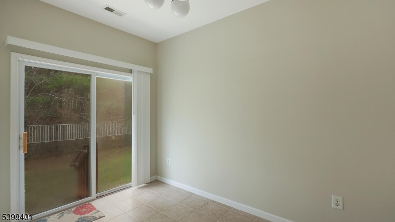 18 Truman Avenue Princeton, NJ 08540 - Photo 13 of 29 an empty room with mirror