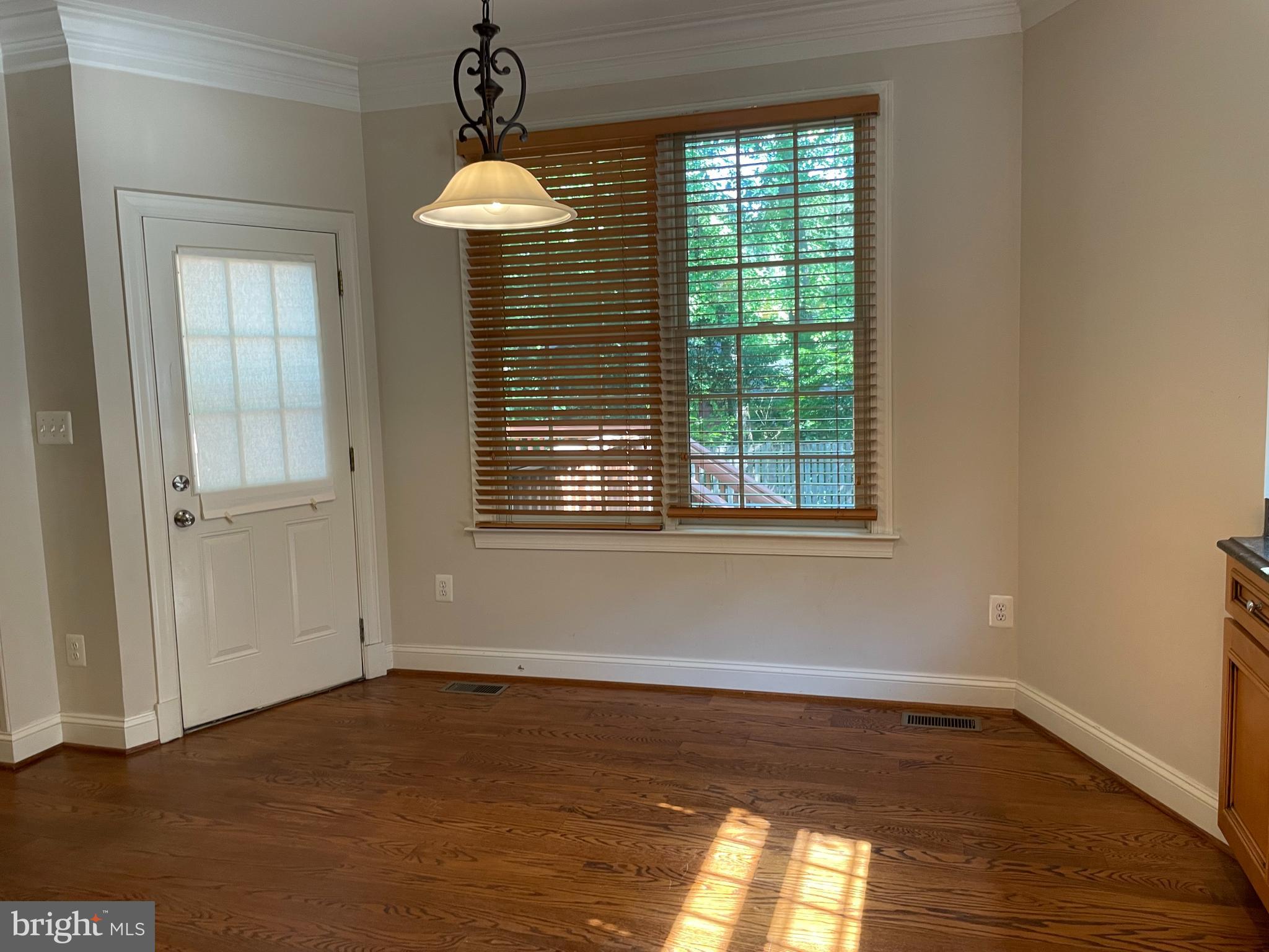 6929 Winterberry Lane Bethesda, MD 20817 - Photo 4 of 14 Breakfast Area