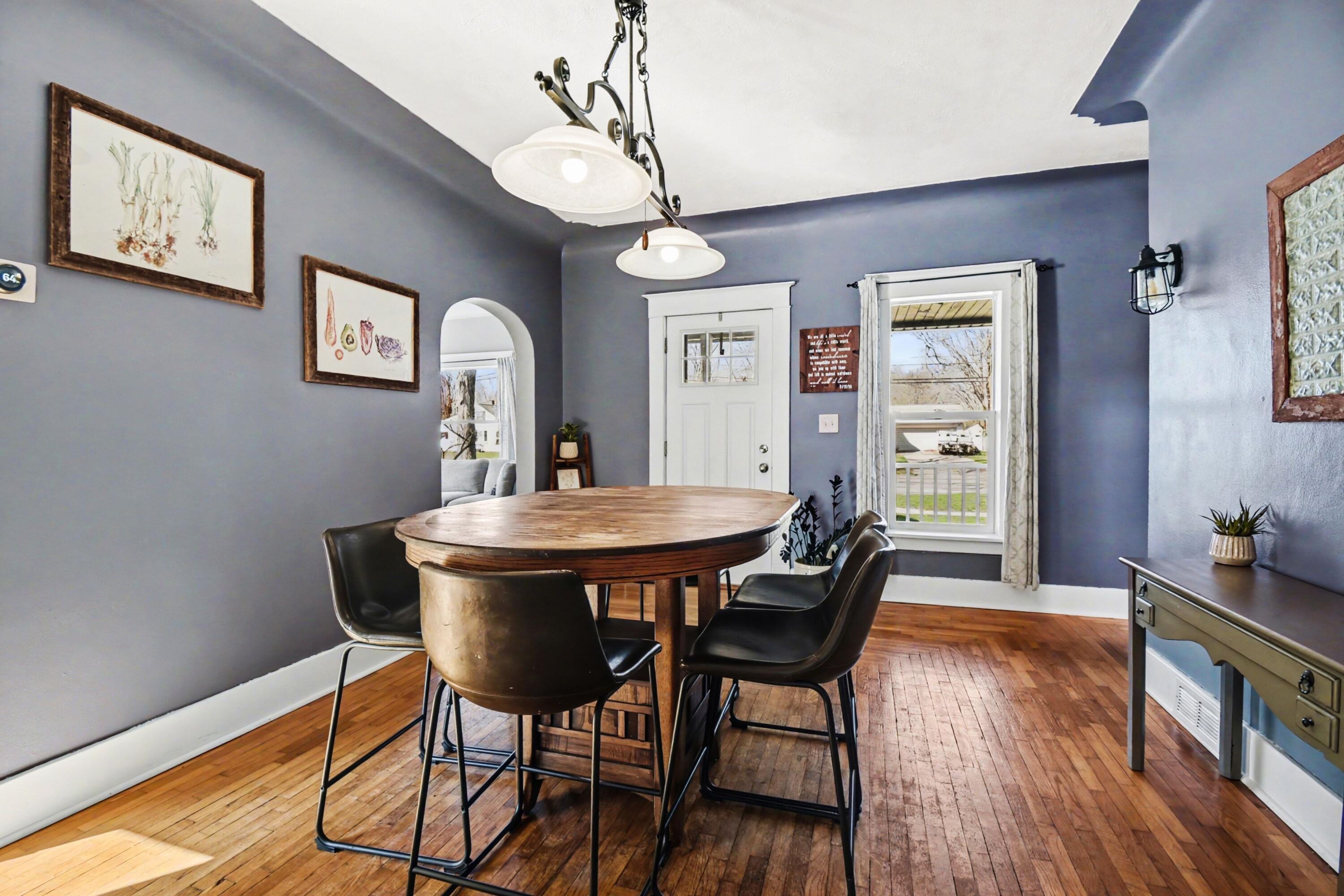 207 South Locust Street Wayland, MI 49348 - Photo 3 of 30 006_file_6402