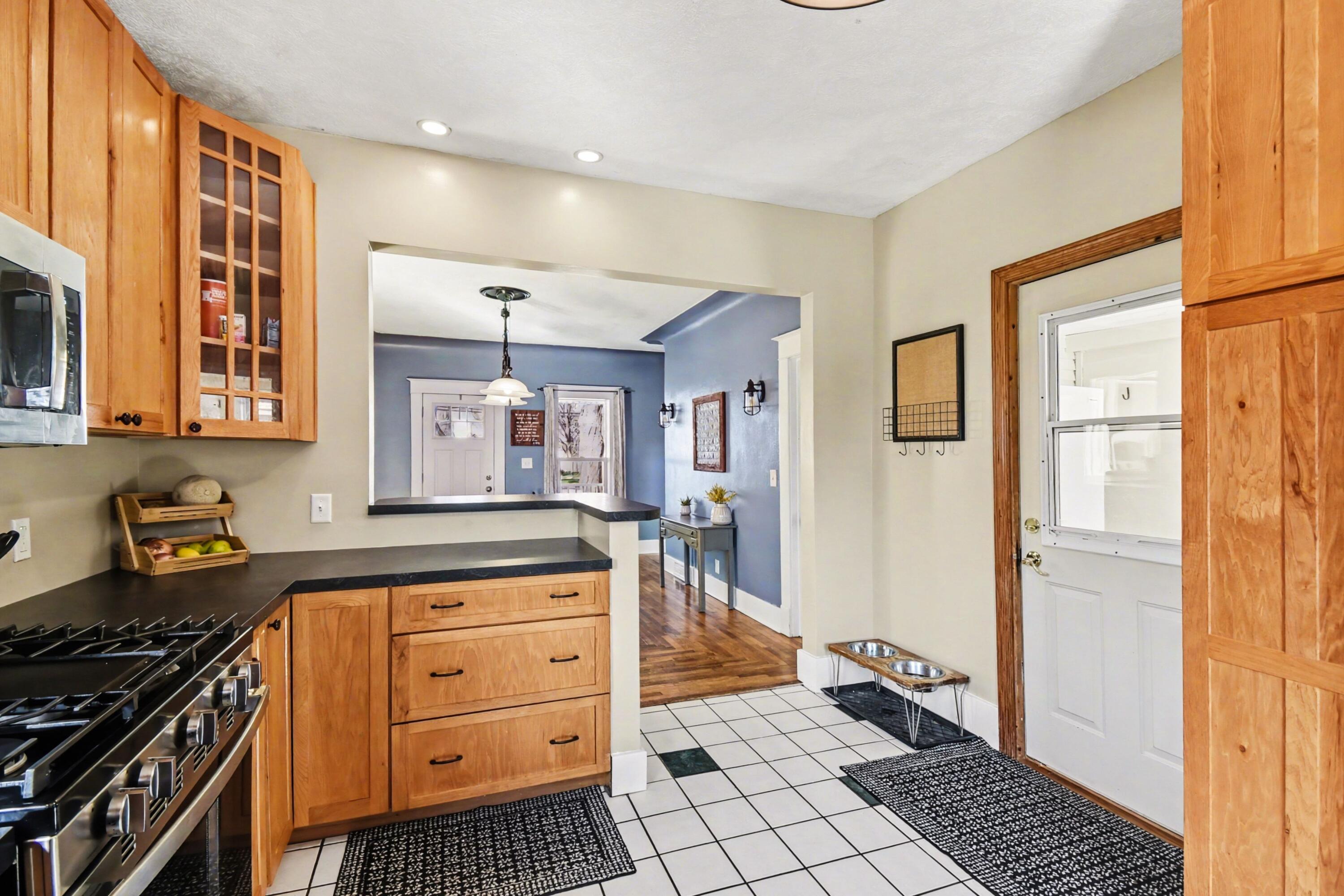 207 South Locust Street Wayland, MI 49348 - Photo 6 of 30 009_file_5518