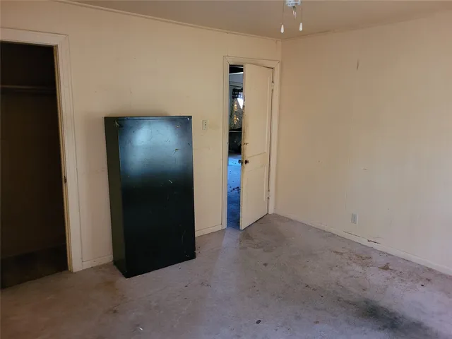 a view of utility room