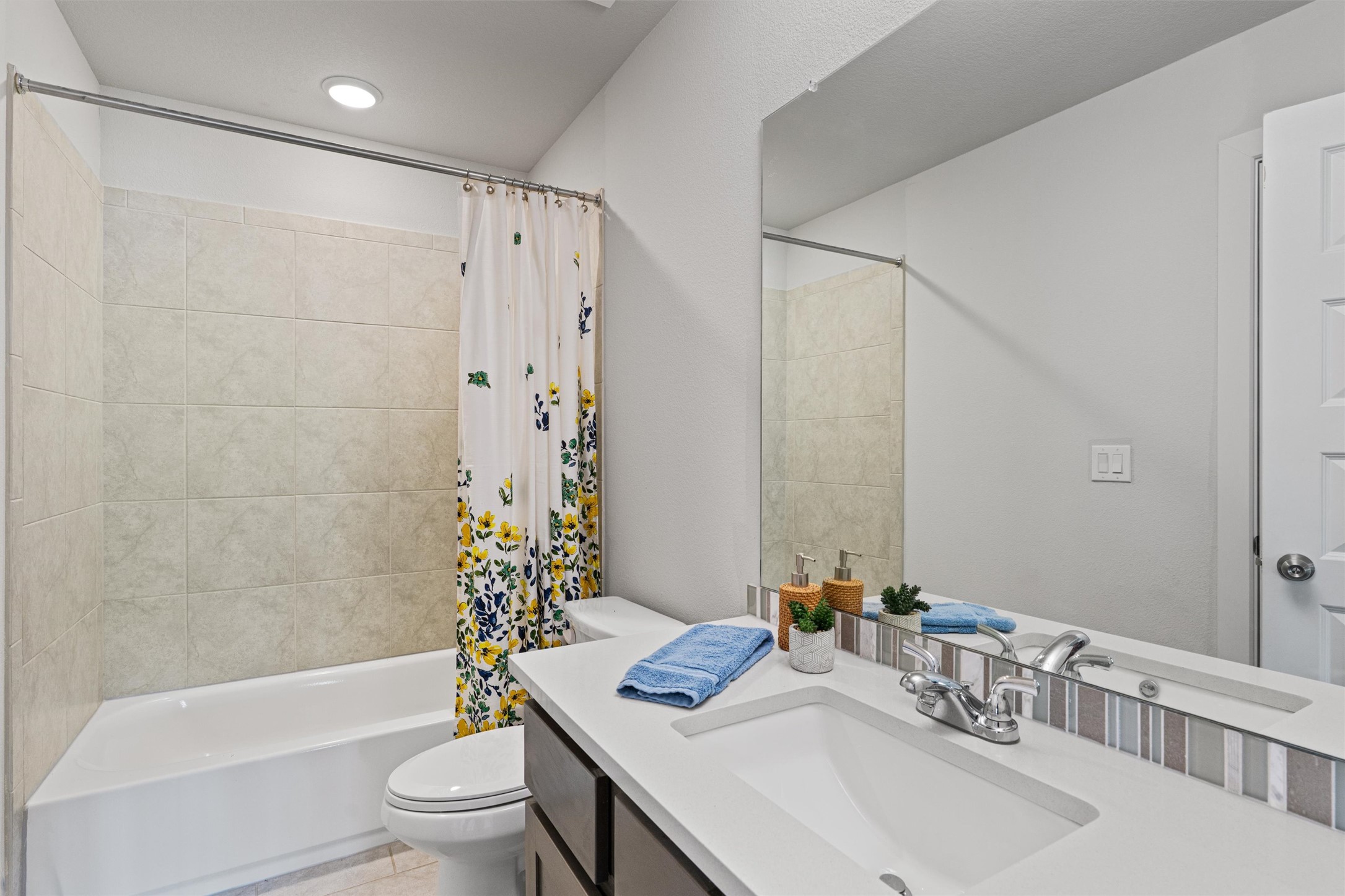 108 Rio Vista Drive Georgetown, TX 78626 - Photo 27 of 40 a bathroom with a sink toilet and shower