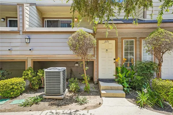 $460,000 | 11150 Glenoaks Boulevard, Unit 271, Pacoima, CA 91331