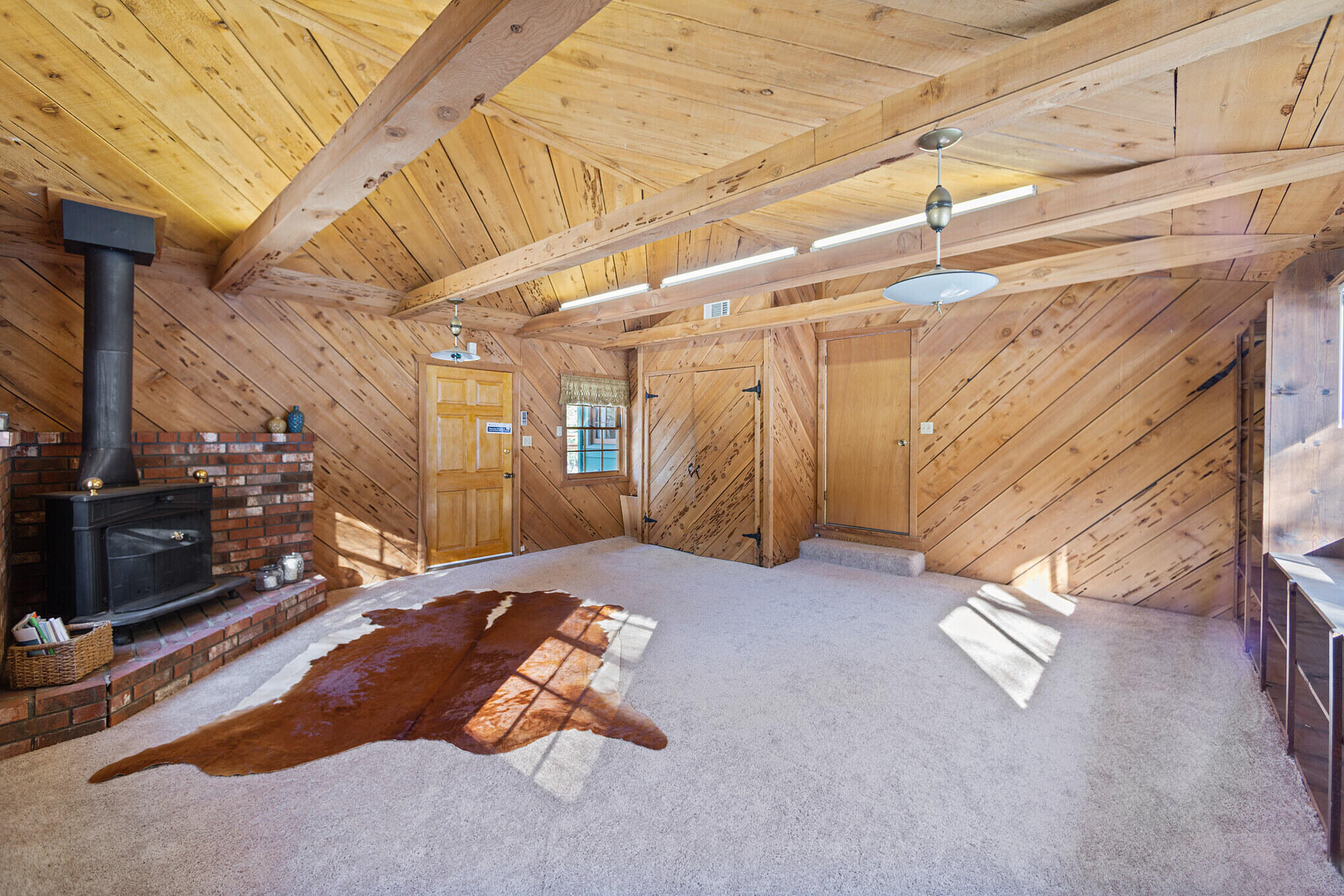 25465 Seneca Road Idyllwild, CA 92549 - Photo 16 of 38 a very nice looking room with a couch