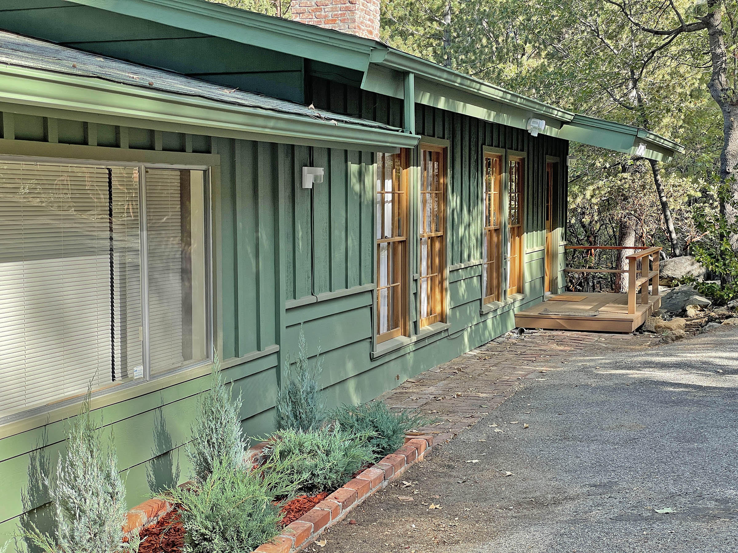 25465 Seneca Road Idyllwild, CA 92549 - Photo 5 of 38 a front view of a house with a garden