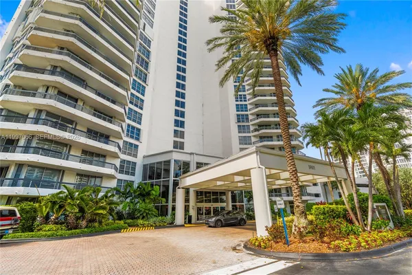 $4,250 | 19101 Northeast 36th Court, Unit 1605, Aventura, FL 33180