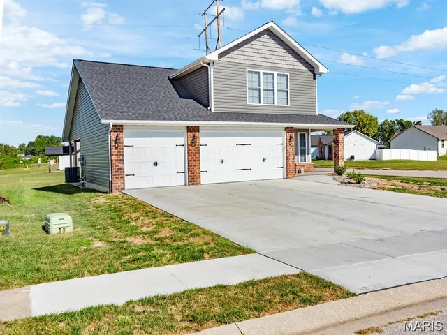 $2,800 | 3713 Justine Drive, Granite City, IL 62040