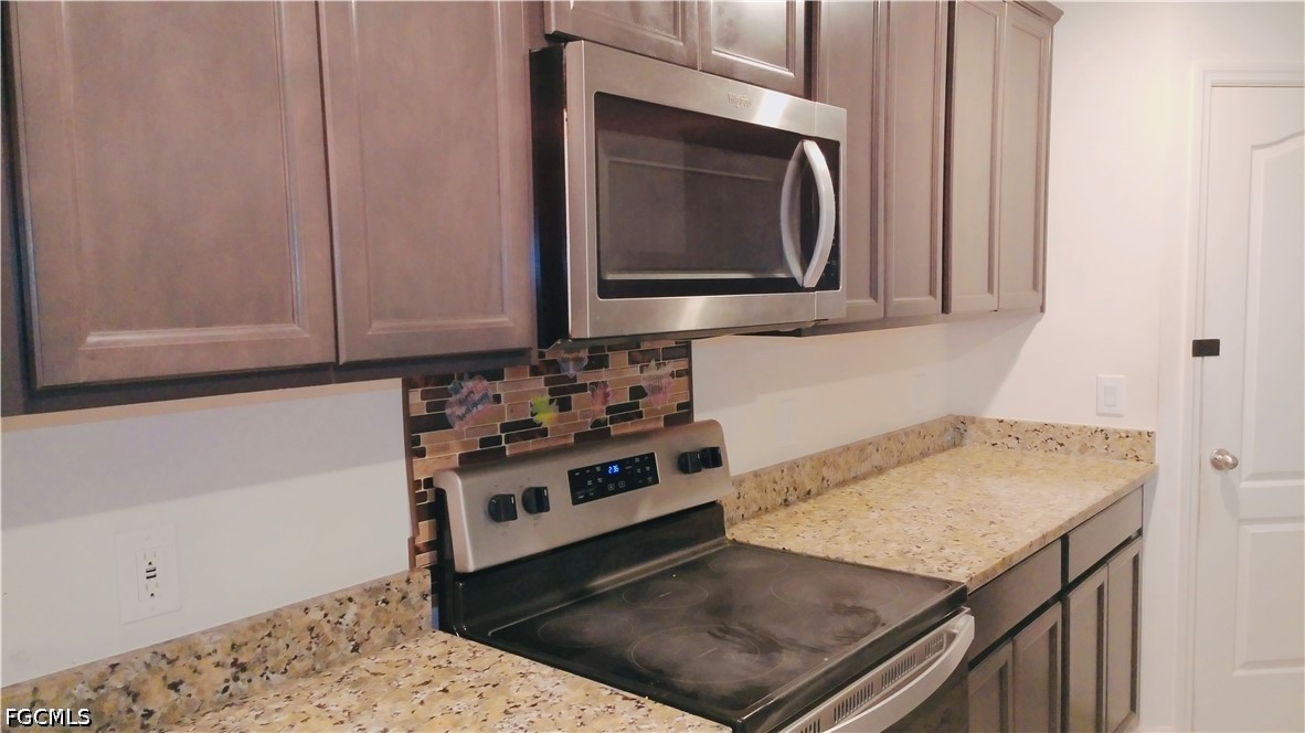 244 Loadstar Street Fort Myers, FL 33913 - Photo 5 of 46