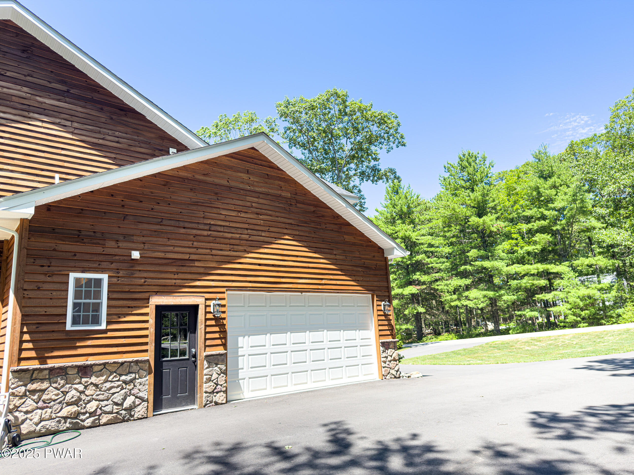 115 Marquise Road Tafton, PA 18464 - Photo 4 of 102 IMG_2485 2