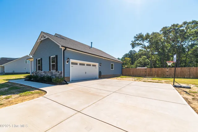 $320,000 | 3101 Marion Heights Drive, Kinston, NC 28504