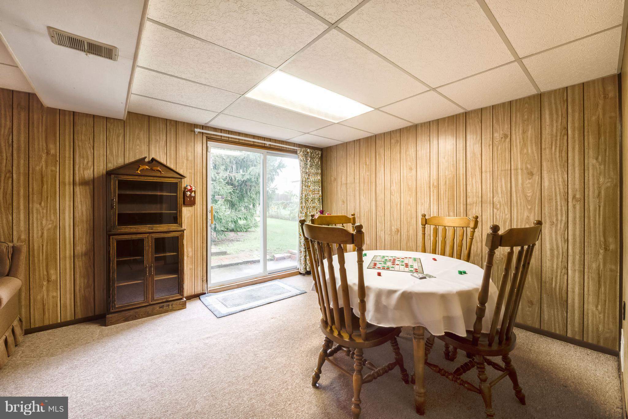 972 Tidewater Road Pasadena, MD 21122 - Photo 12 of 30 Family Room