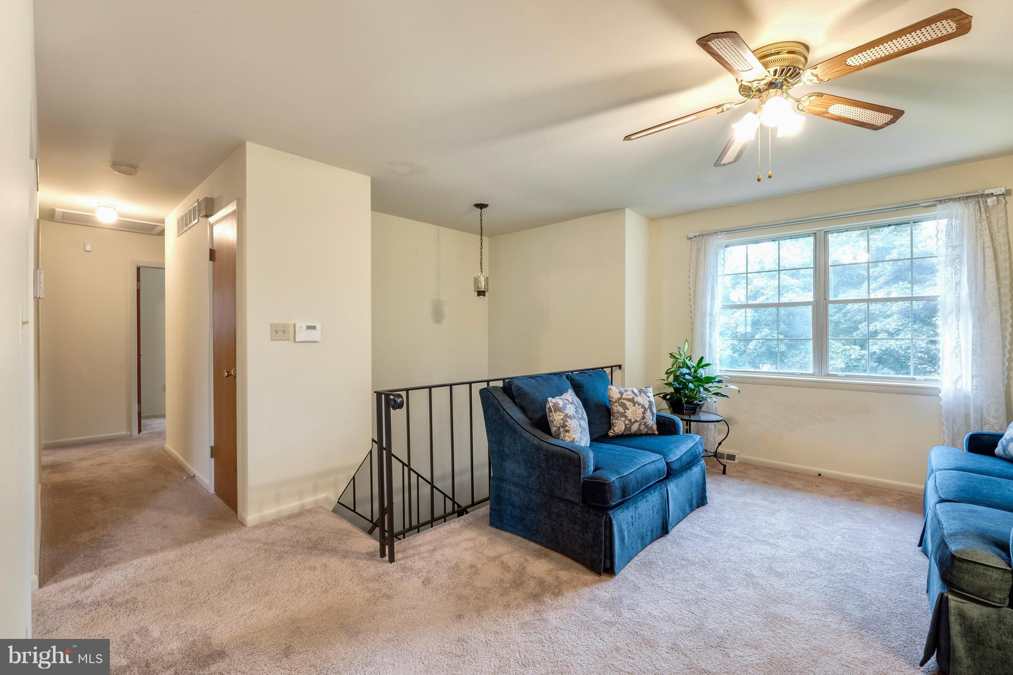 972 Tidewater Road Pasadena, MD 21122 - Photo 9 of 30 Living Room
