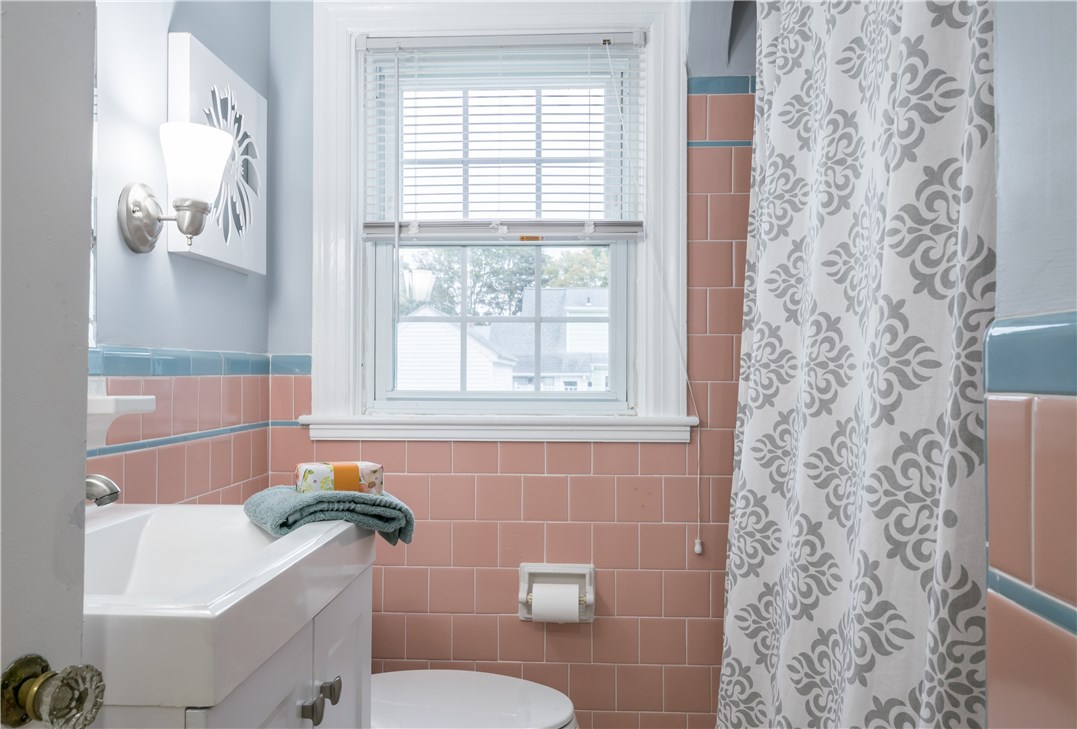 52 Edgemere Road Pawtucket, RI 02861 - Photo 11 of 18 Gallery Image 11