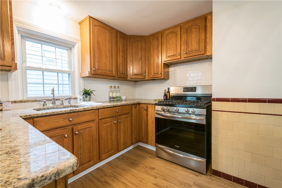 52 Edgemere Road Pawtucket, RI 02861 - Photo 12 of 18 Gallery Image 12