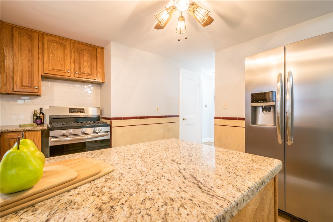 52 Edgemere Road Pawtucket, RI 02861 - Photo 14 of 18 Gallery Image 14