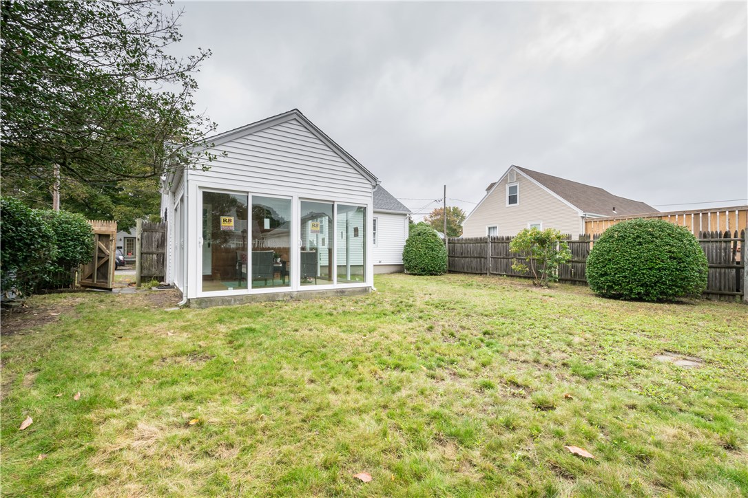 52 Edgemere Road Pawtucket, RI 02861 - Photo 2 of 18 Gallery Image 2