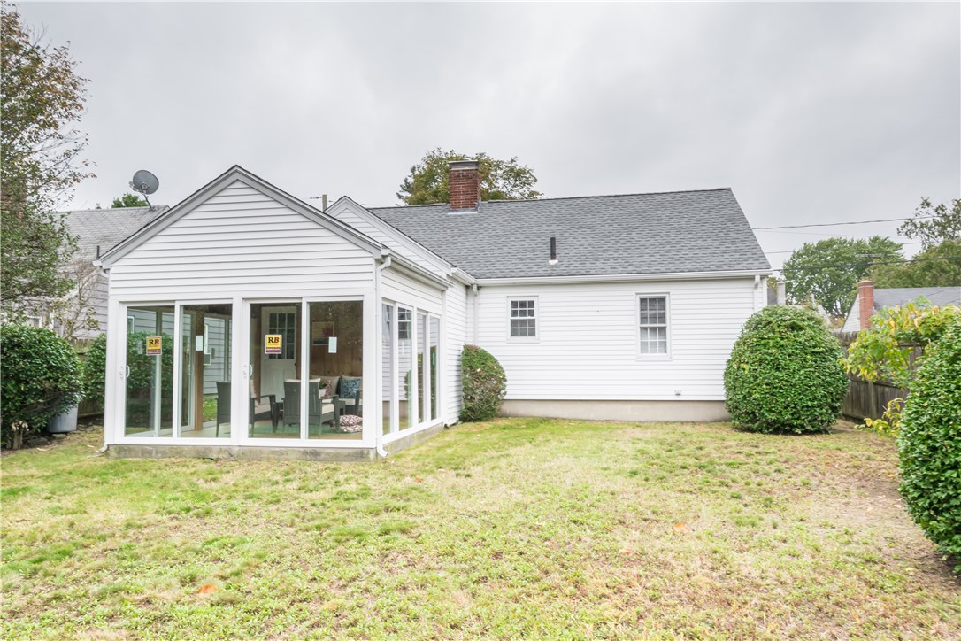 52 Edgemere Road Pawtucket, RI 02861 - Photo 4 of 18 Gallery Image 4