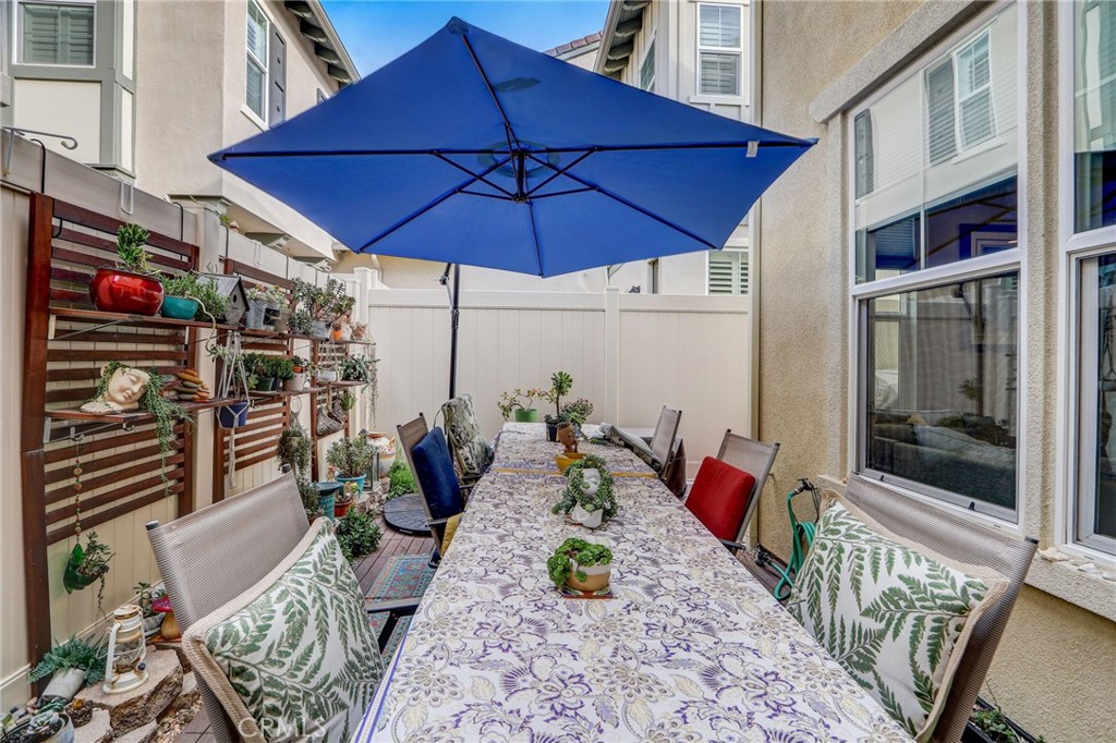 193 Stonegate Road Camarillo, CA 93010 - Photo 39 of 39 a view of balcony with an outdoor seating