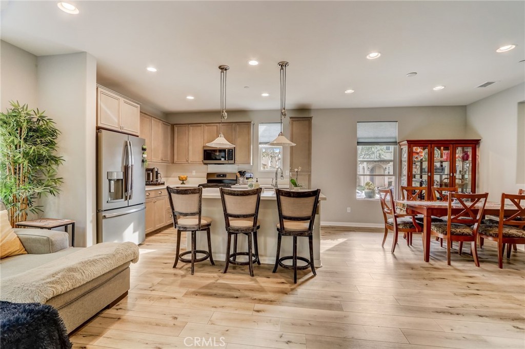 193 Stonegate Road Camarillo, CA 93010 - Photo 7 of 39 a view of a dining room with furniture