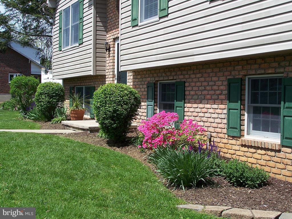 309 Pershing Boulevard Reading, PA 19607 - Photo 3 of 29