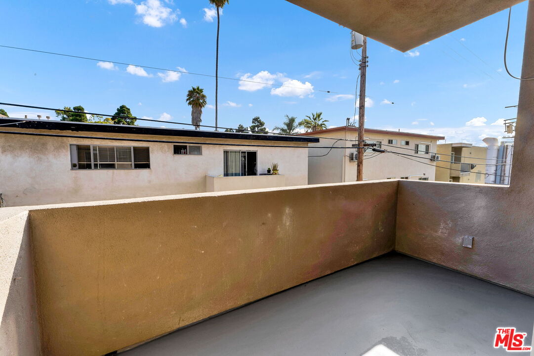 1424 Amherst Avenue, Unit 207 Los Angeles, CA 90025 - Photo 16 of 28