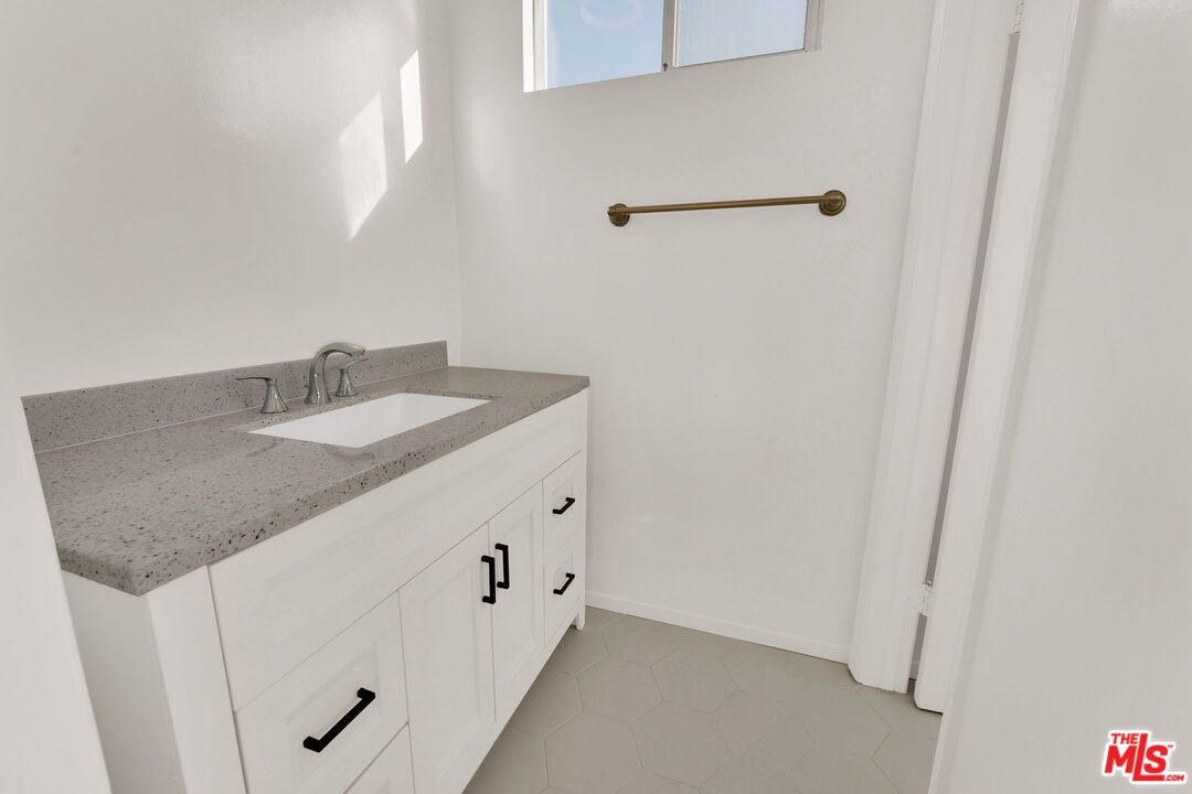 1424 Amherst Avenue, Unit 207 Los Angeles, CA 90025 - Photo 21 of 28