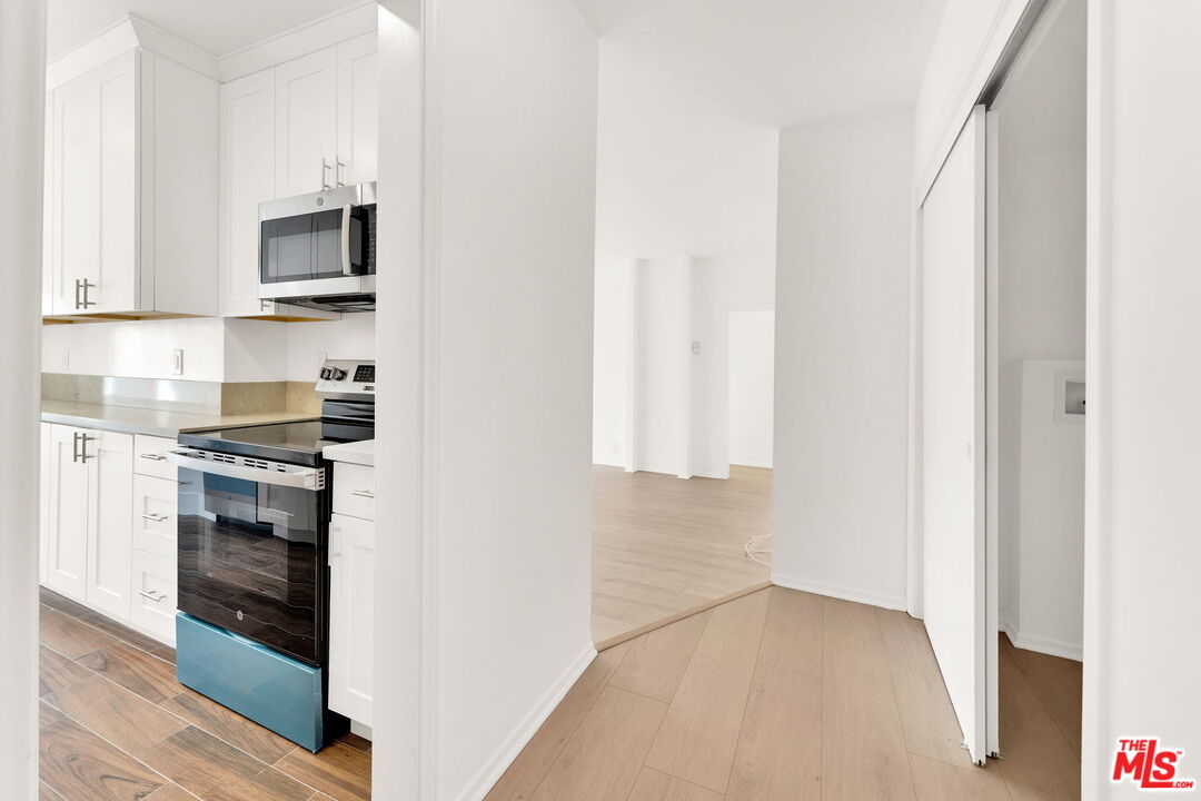 1424 Amherst Avenue, Unit 207 Los Angeles, CA 90025 - Photo 7 of 28