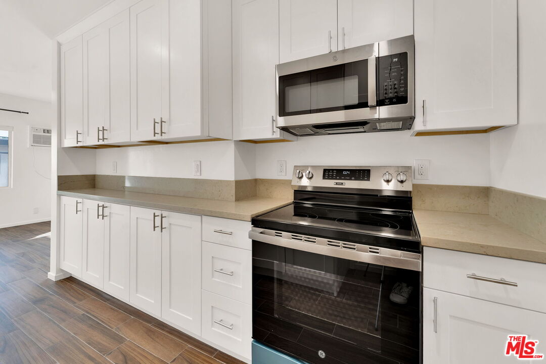 1424 Amherst Avenue, Unit 207 Los Angeles, CA 90025 - Photo 9 of 28