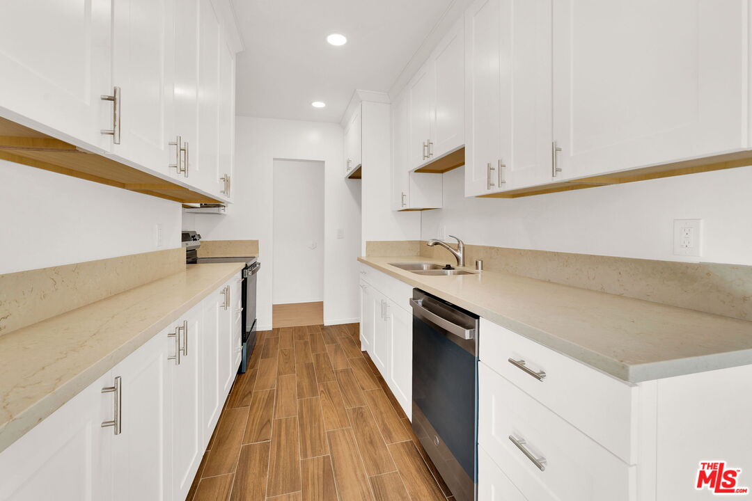 1424 Amherst Avenue, Unit 207 Los Angeles, CA 90025 - Photo 10 of 28