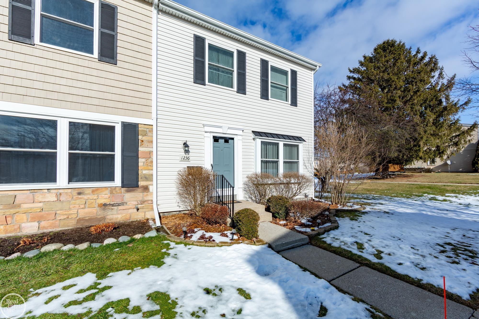 1236 Marseille Court Rochester Hills, MI 48307 - Photo 2 of 24