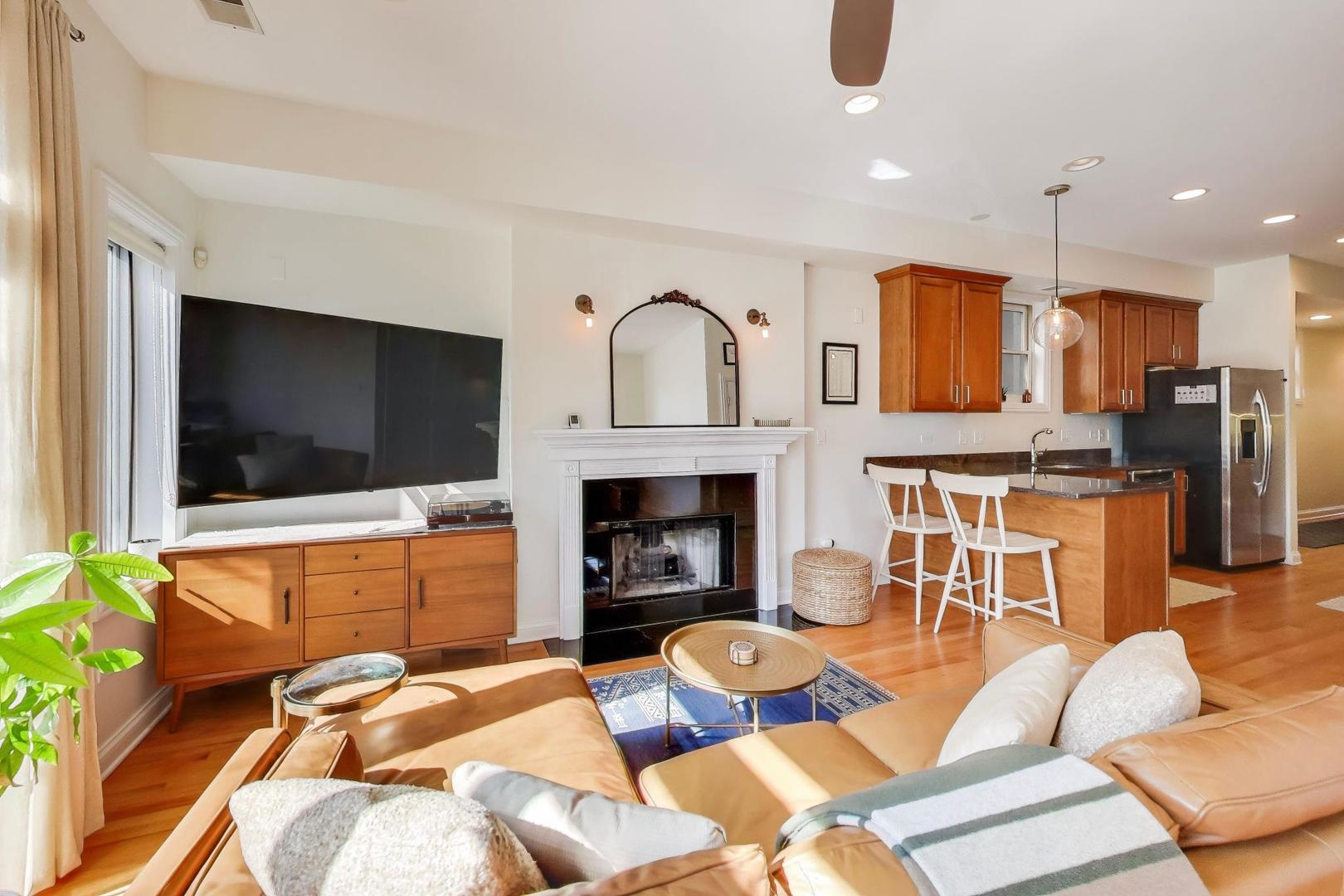 1442 West Cortez Street, Unit 2 Chicago, IL 60642 - Photo 4 of 24