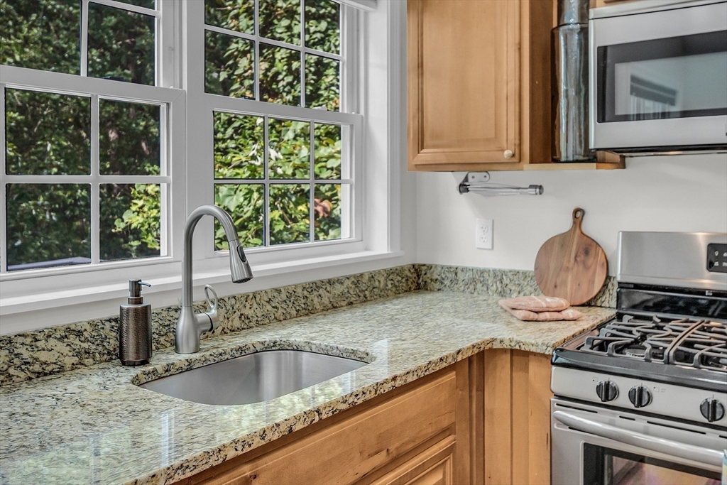 43 B Ossamequin Road Billerica, MA 01821 - Photo 8 of 38 Gallery Image 8